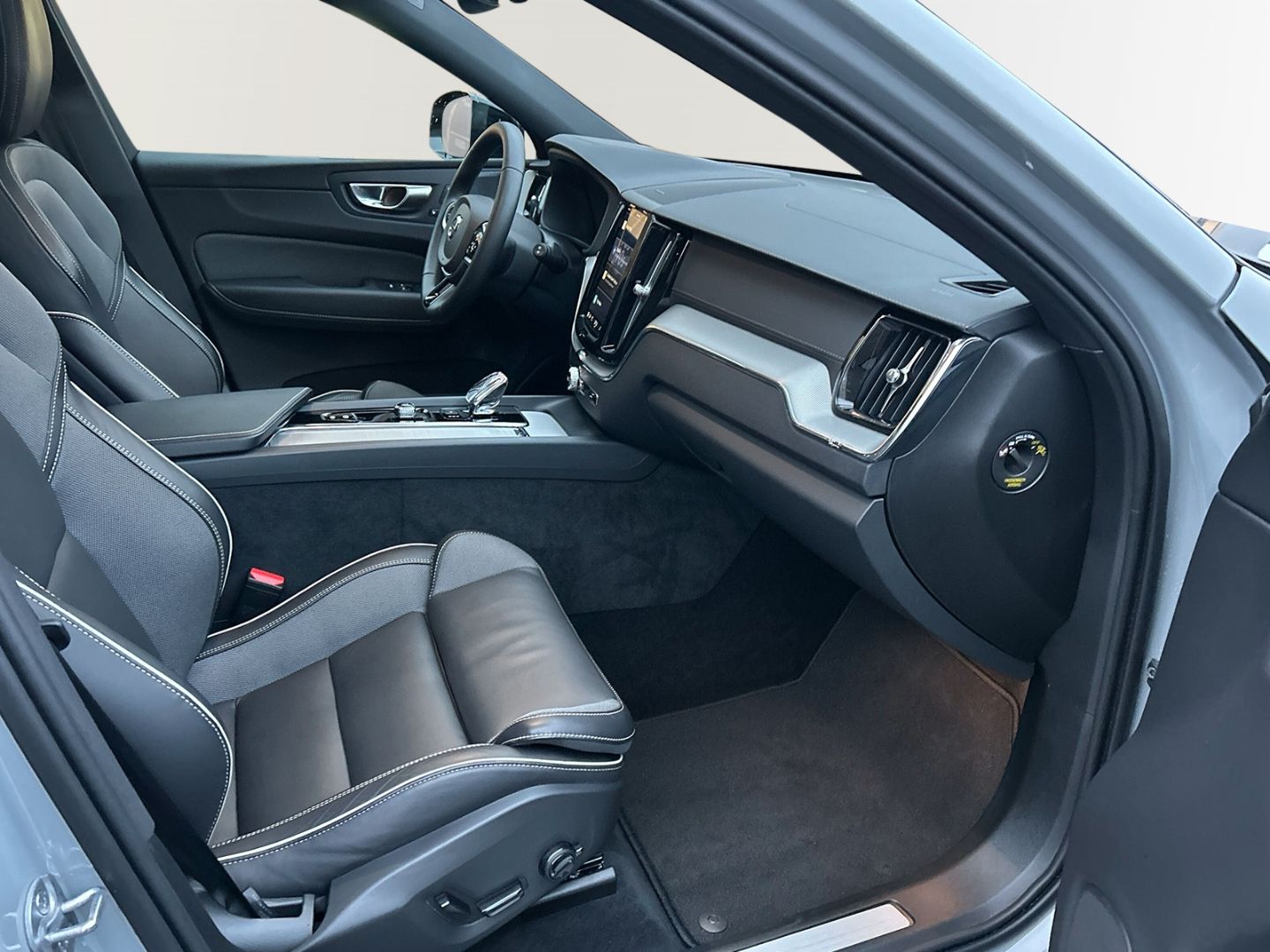 Volvo XC60 B4 Diesel AWD Ultimate Dark 21'' AHK Luft S