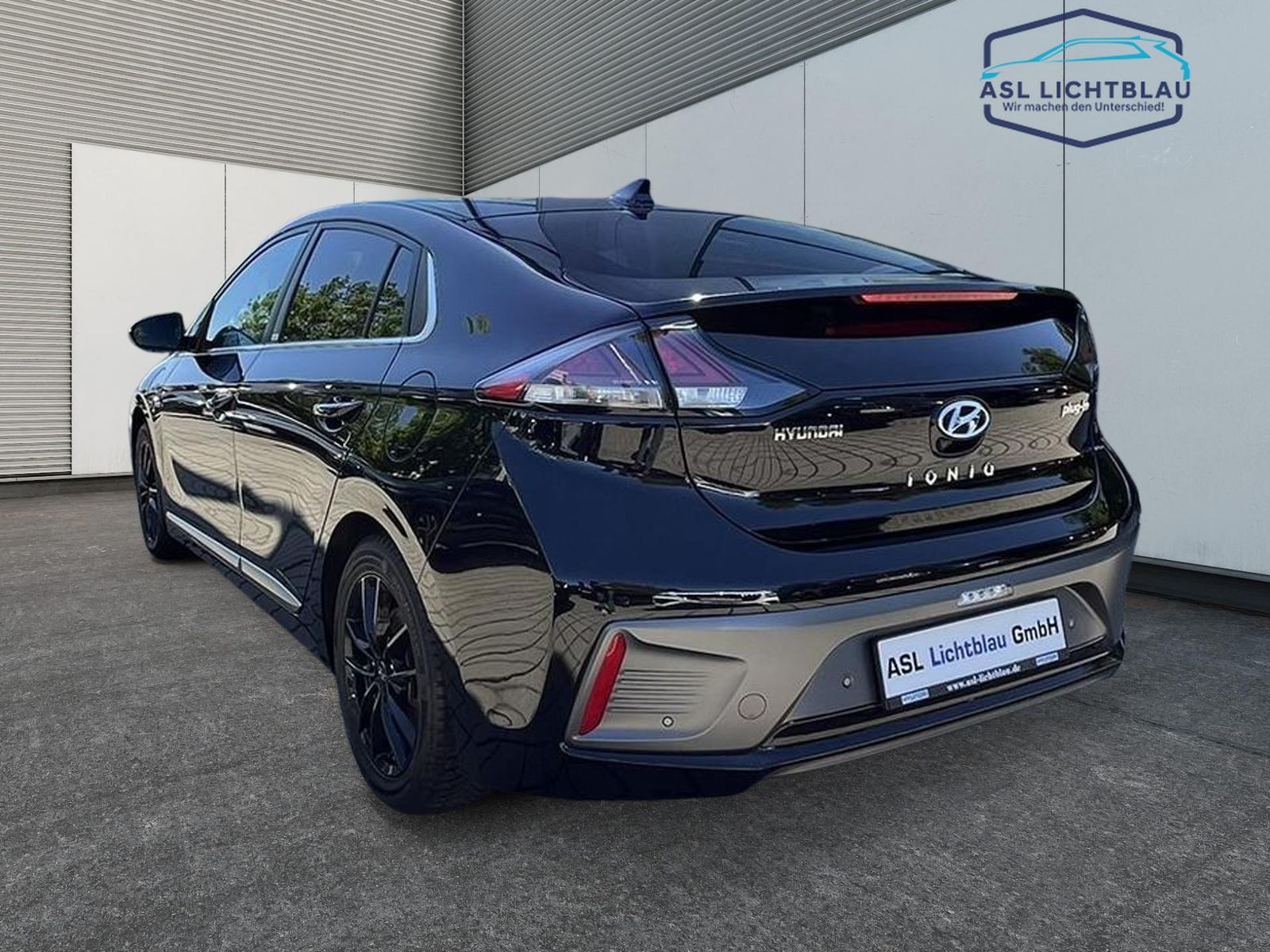 Hyundai IONIQ Facelift Plug-In Hybrid Premium - Samsaru's Car Outlet