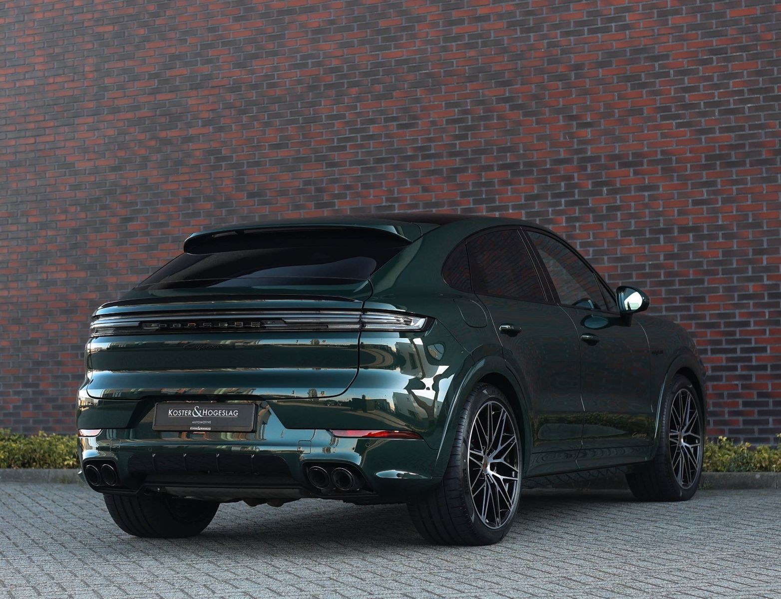 Porsche Cayenne Coupe E-Hybrid *Goodwood Green*