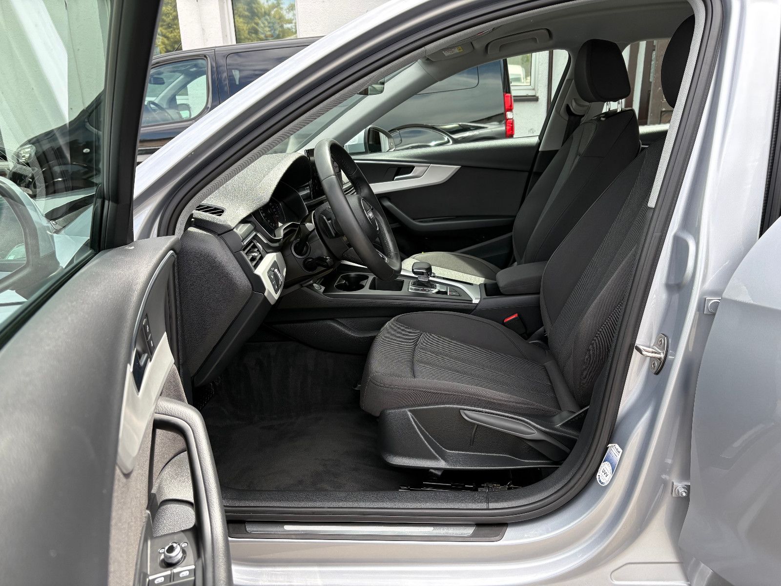 Audi A4 Lim. 35 TDI S Tronic - Samsaru's Car Outlet