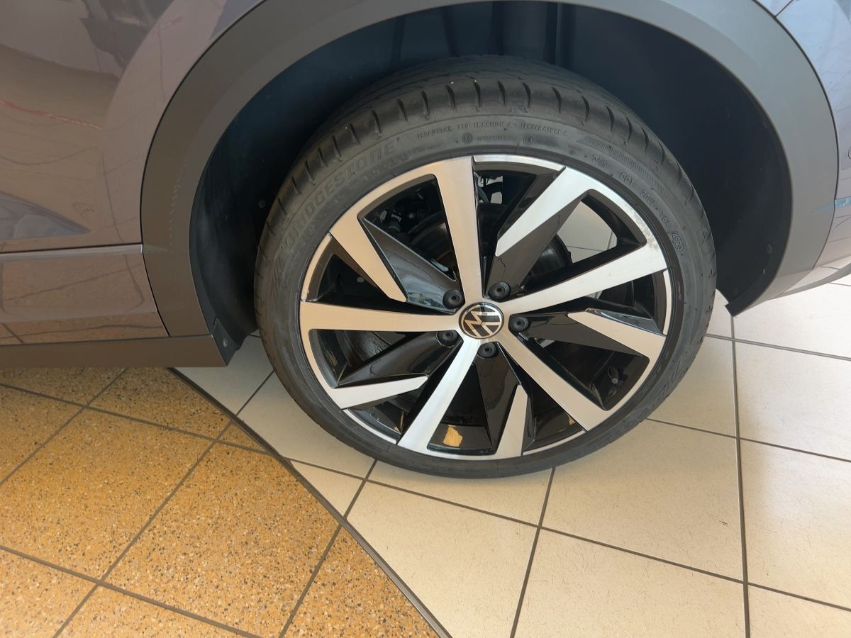 Volkswagen T-Roc 1.5 TSI DSG R-Line - Samsaru's Car Outlet