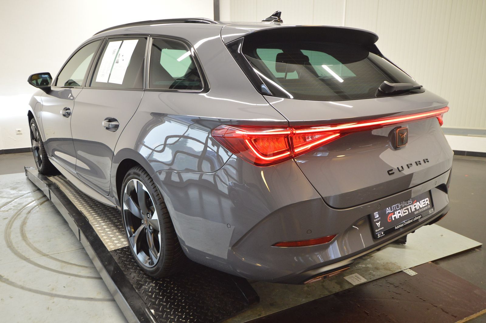 Cupra Leon Sportstourer 1.4 e-HYBRID - Samsaru's Car Outlet