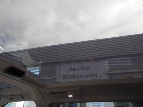 Volkswagen T7 Multivan Life 2.0 TSI DSG - Samsaru's Car Outlet