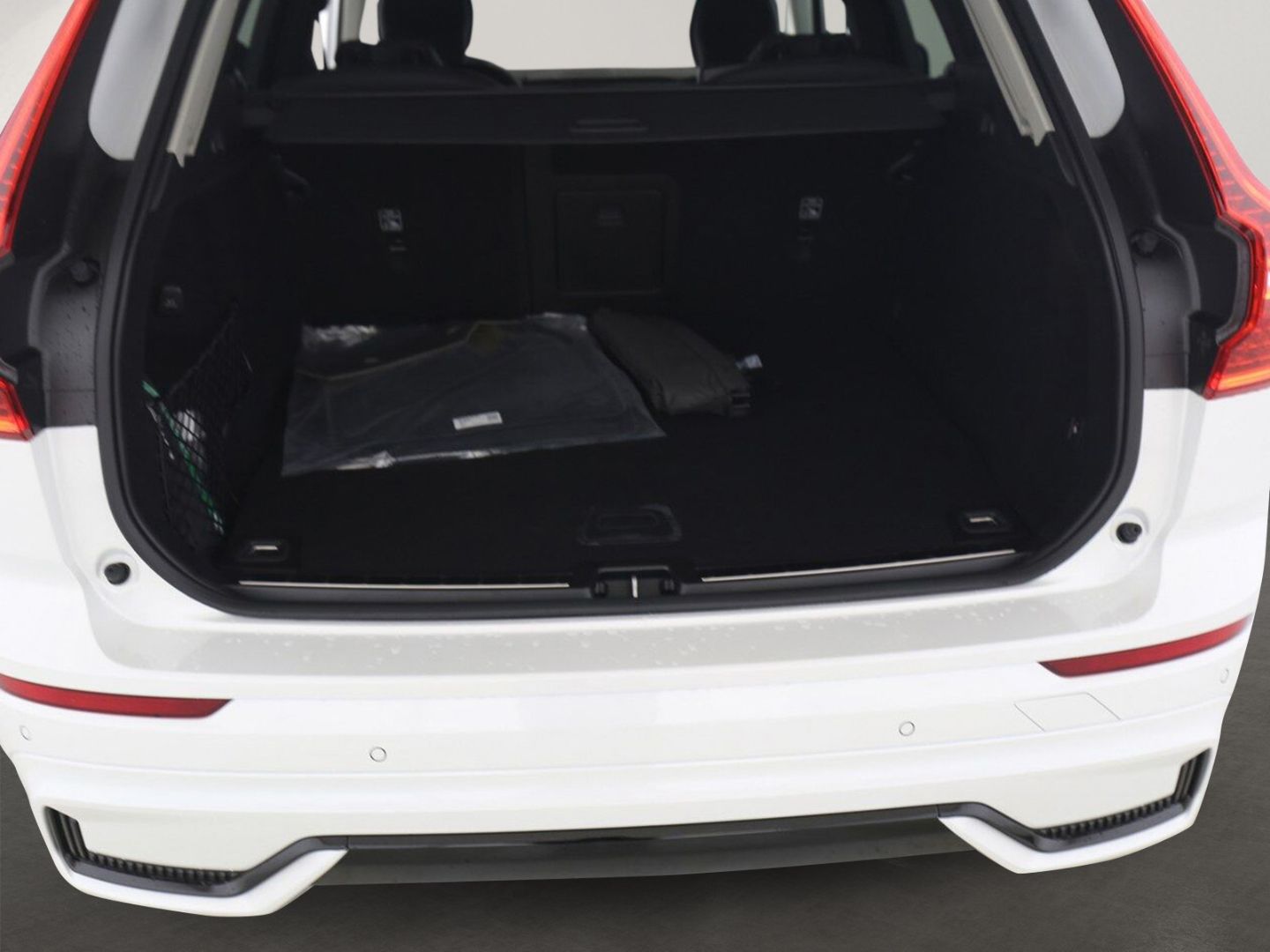 Volvo XC60 T6 Plus Dark Recharge Plug-In Hybrid AWD EU