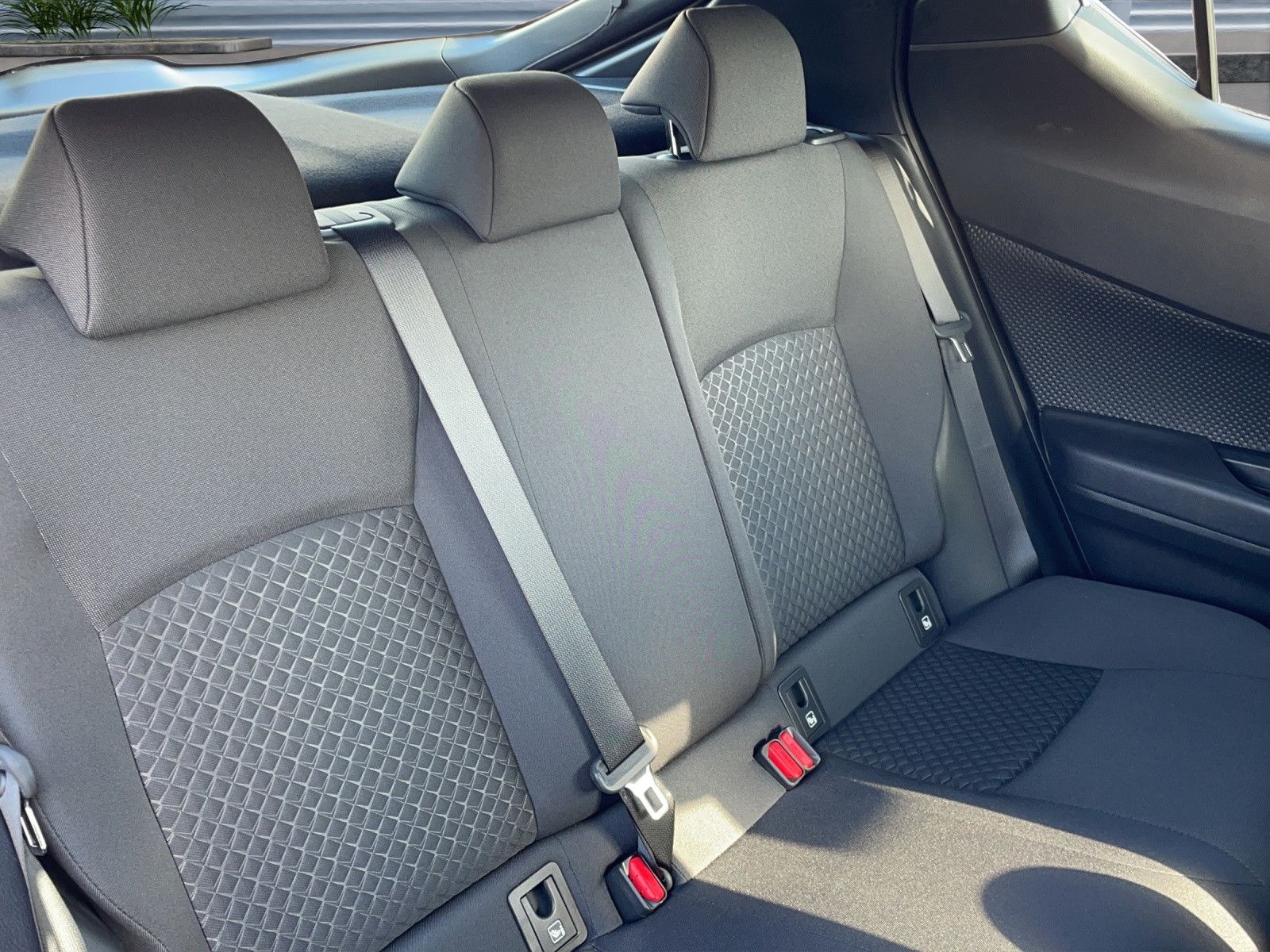 Toyota C-HR 1.8 Hybrid Flow - Samsaru's Car Outlet