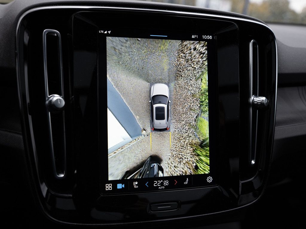 Volvo XC40 Ultimate Recharge Pure Electric AWD PANO