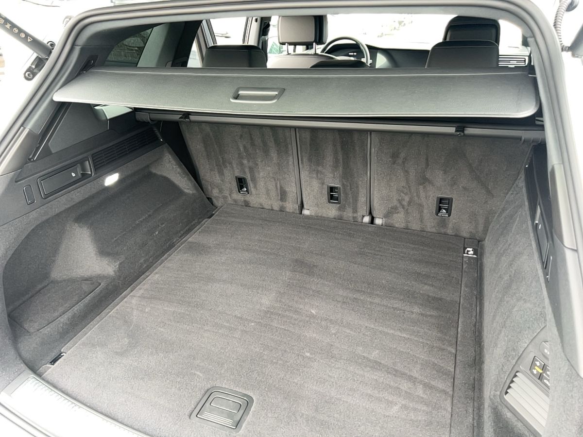 Volkswagen Touareg Elegance TDi - Samsaru's Car Outlet