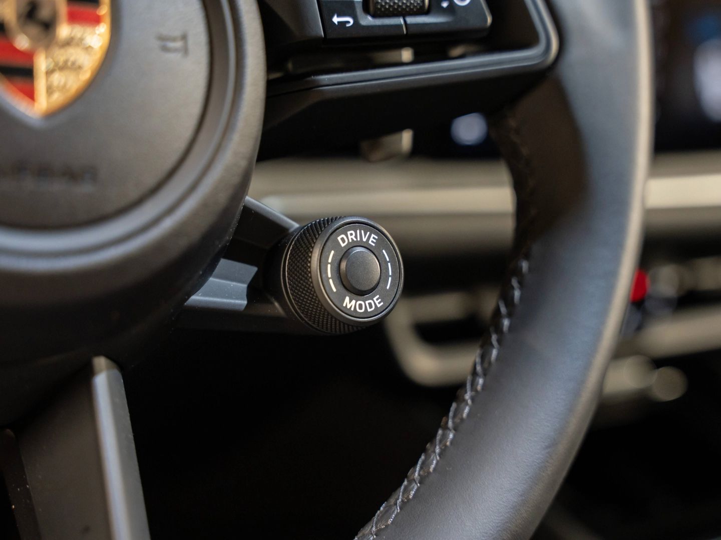 Porsche Cayenne Coupe PDCC Luftfederung InnoDrive BOSE