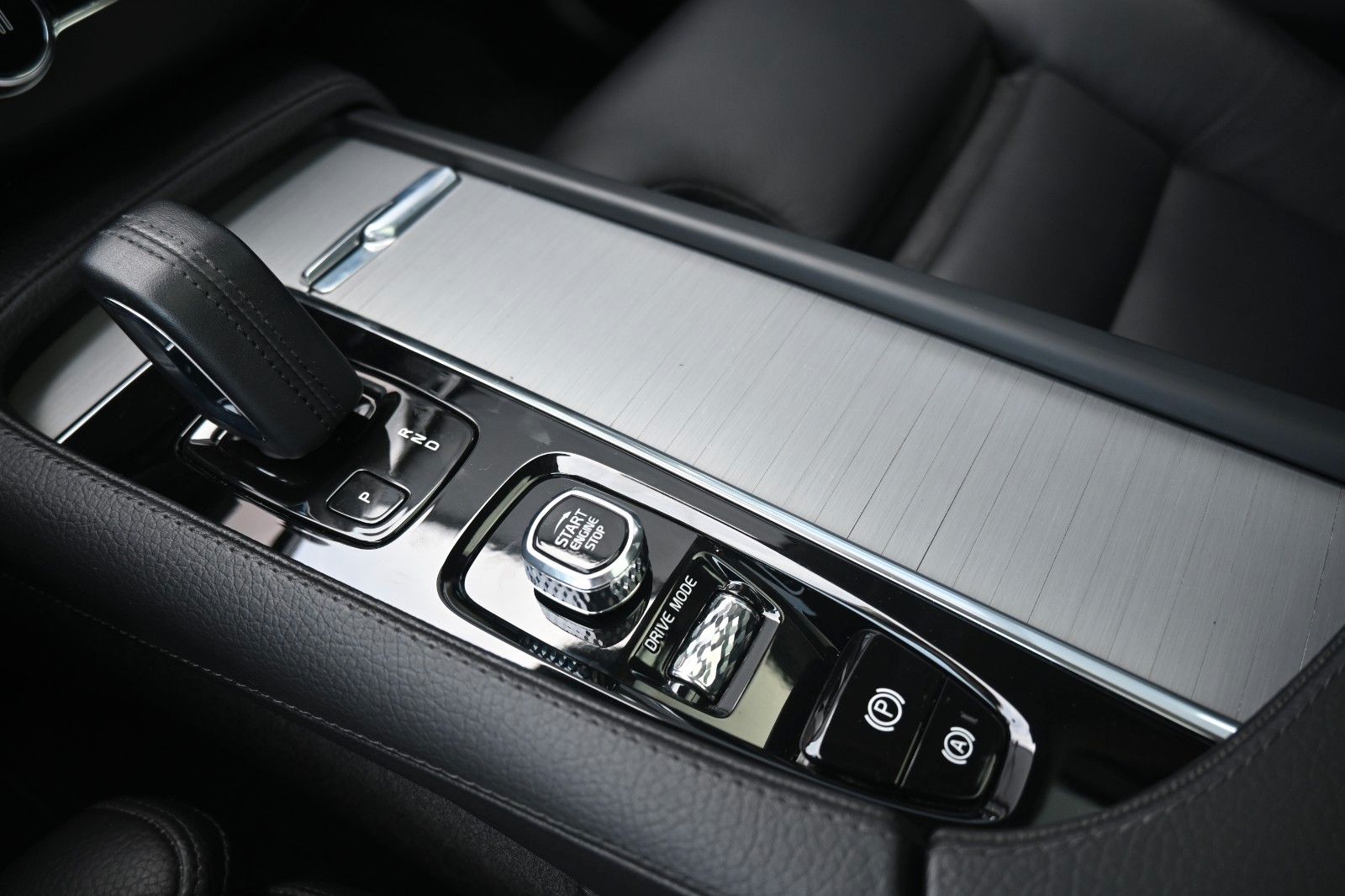 Volvo XC90 T8 Inscription - Samsaru's Car Outlet