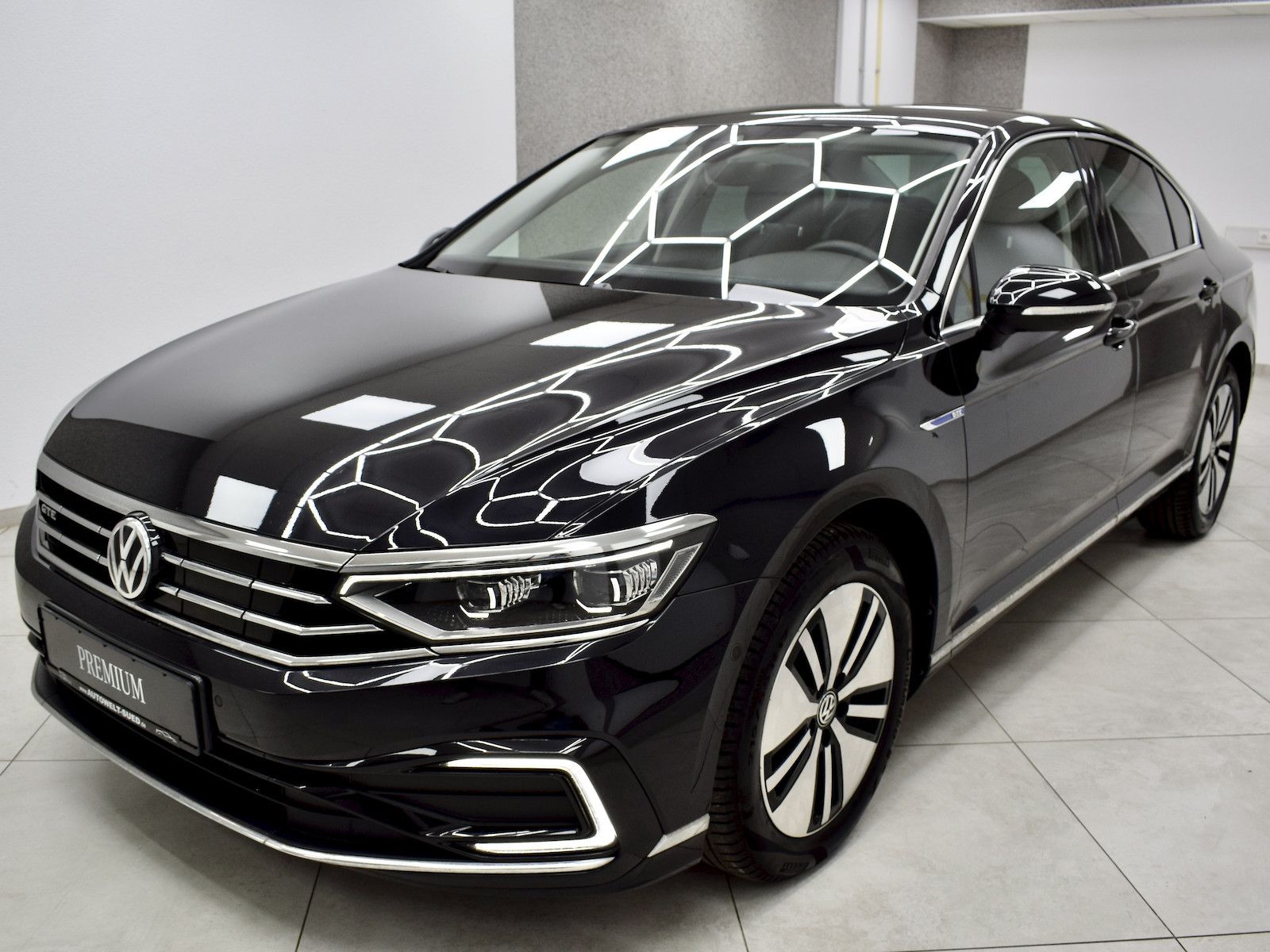 Volkswagen Passat GTE 1.4 Limousine - Samsaru's Car Outlet