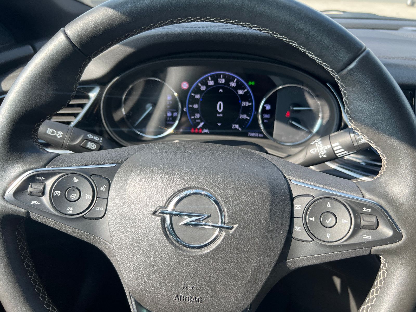 Opel Insignia B Sports Tourer Aut. - Samsaru's Car Outlet