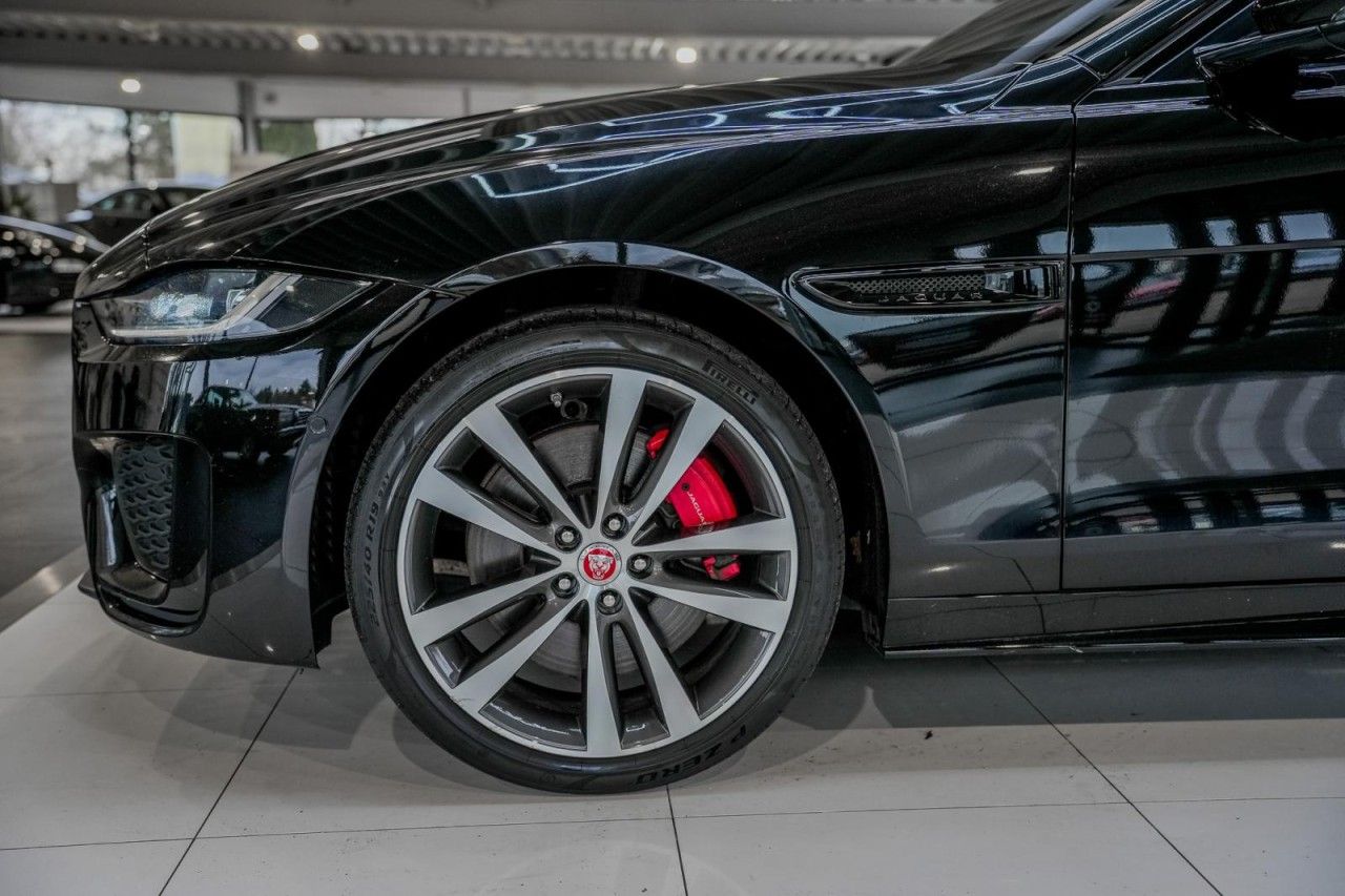 Jaguar XE 2.0 R-Dynamic Black AWD NAVI Matrix LED RFK