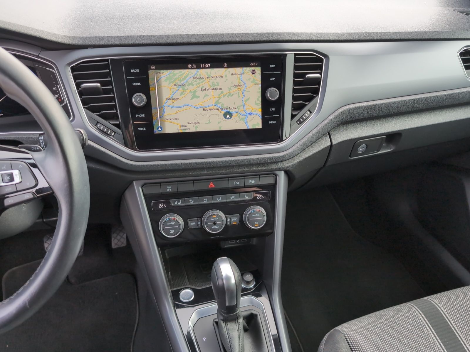 Volkswagen T-Roc 1.5 TSI Style DSG - Samsaru's Car Outlet