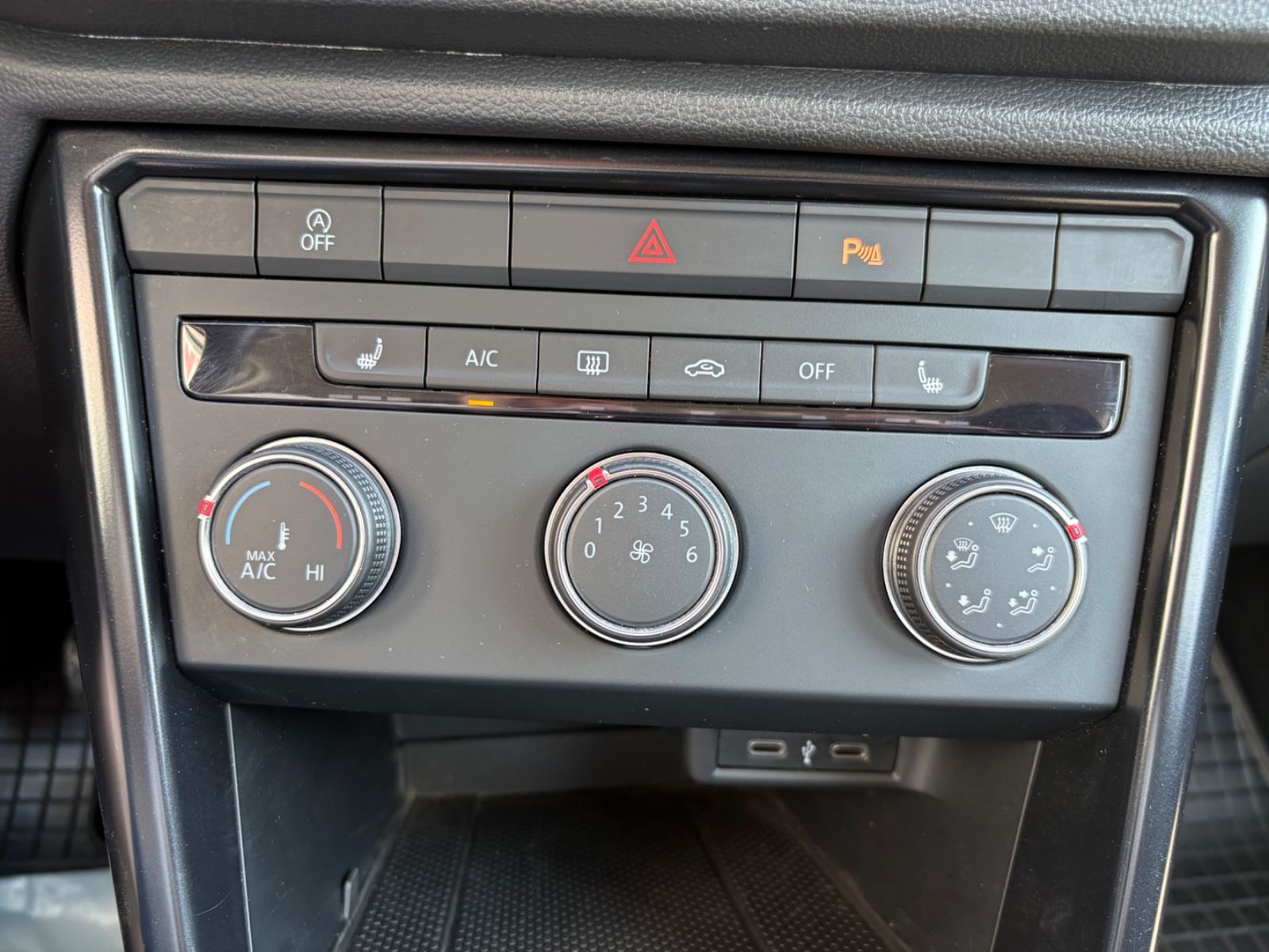 Volkswagen T-Roc - Samsaru's Car Outlet