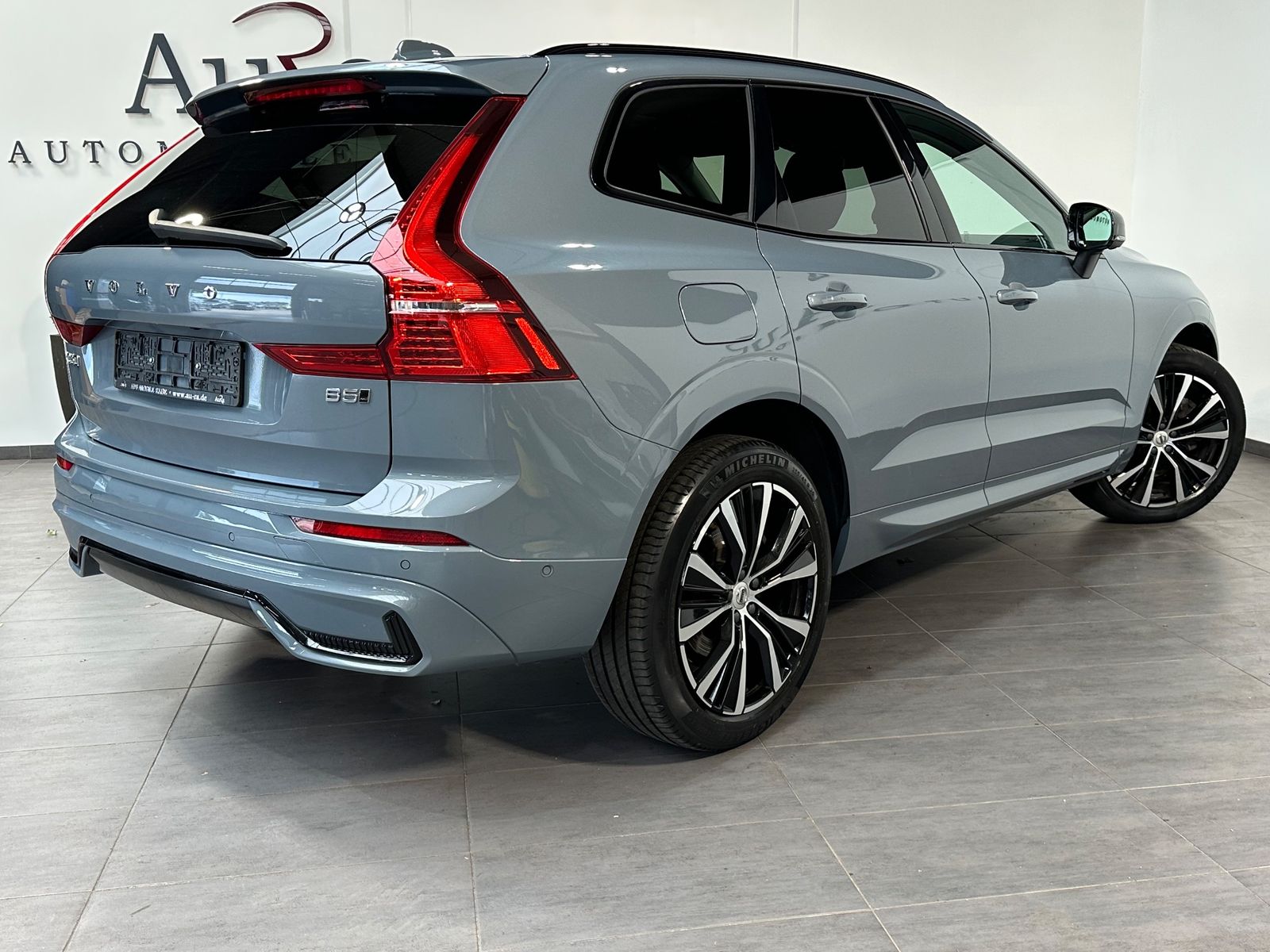 Volvo XC60 B5 AWD Ultimate Dark NAV+LED+PANO+AHK+STHZ