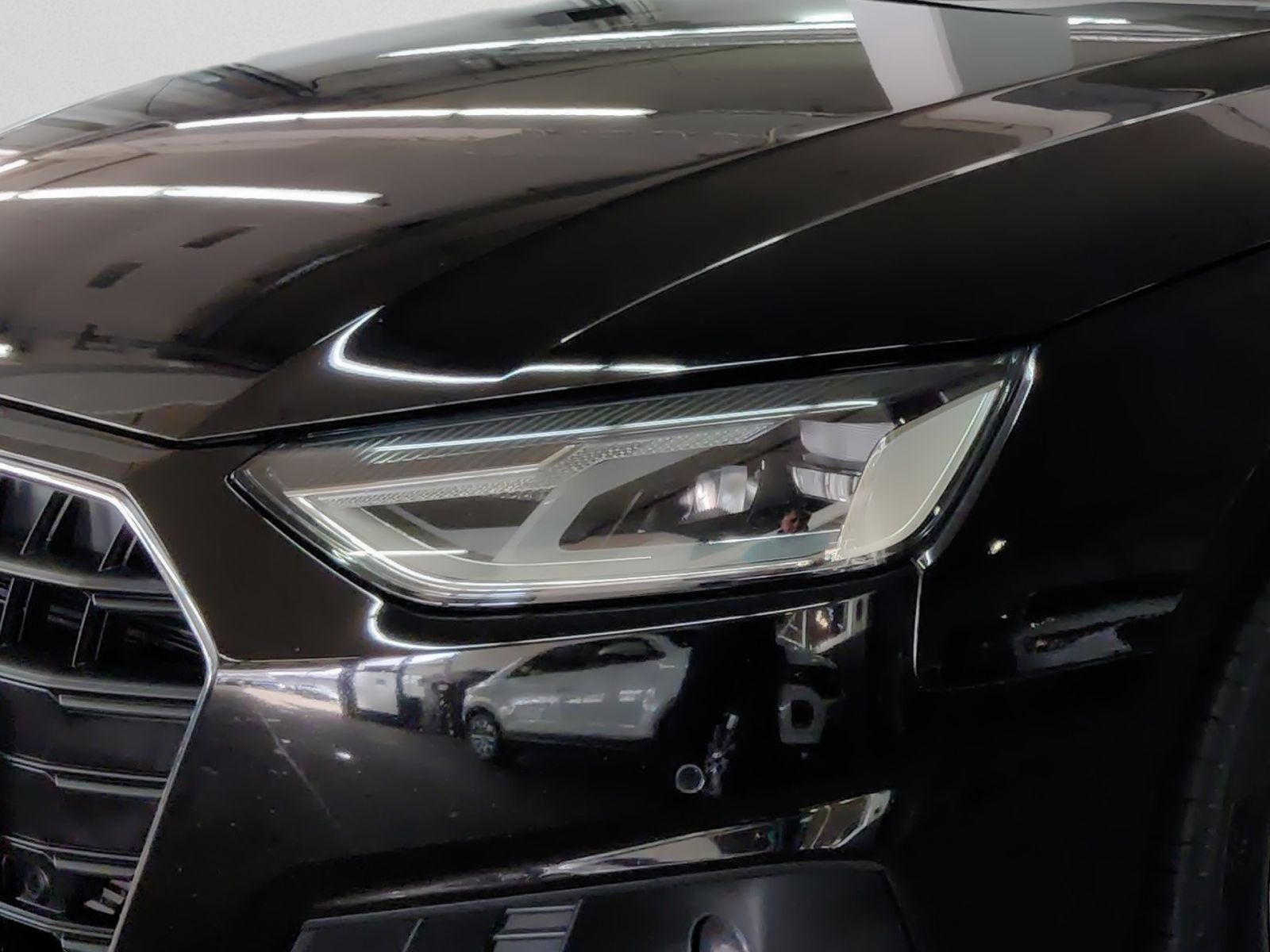 Audi A4 Avant 35 TFSI Business - Samsaru's Car Outlet