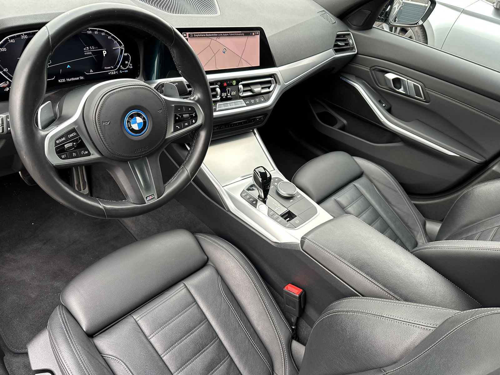 BMW 330e xDrive M-Sport NAV+LASER+360°+HEAD-UP+19ZO