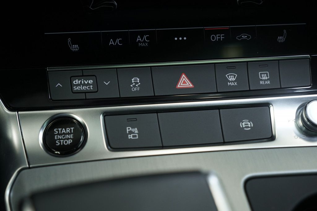 Audi A6 Avant 40 TDI q. S line - Samsaru's Car Outlet