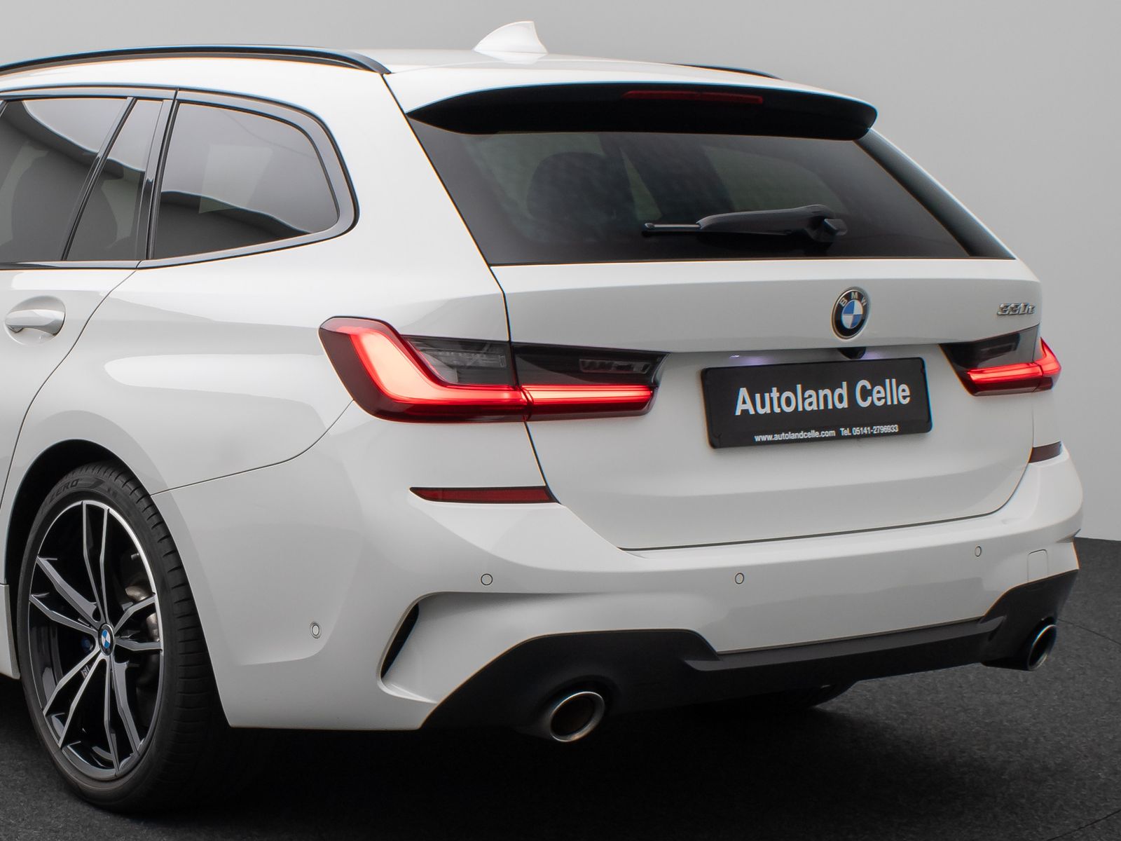 BMW 330e M Sport - Samsaru's Car Outlet
