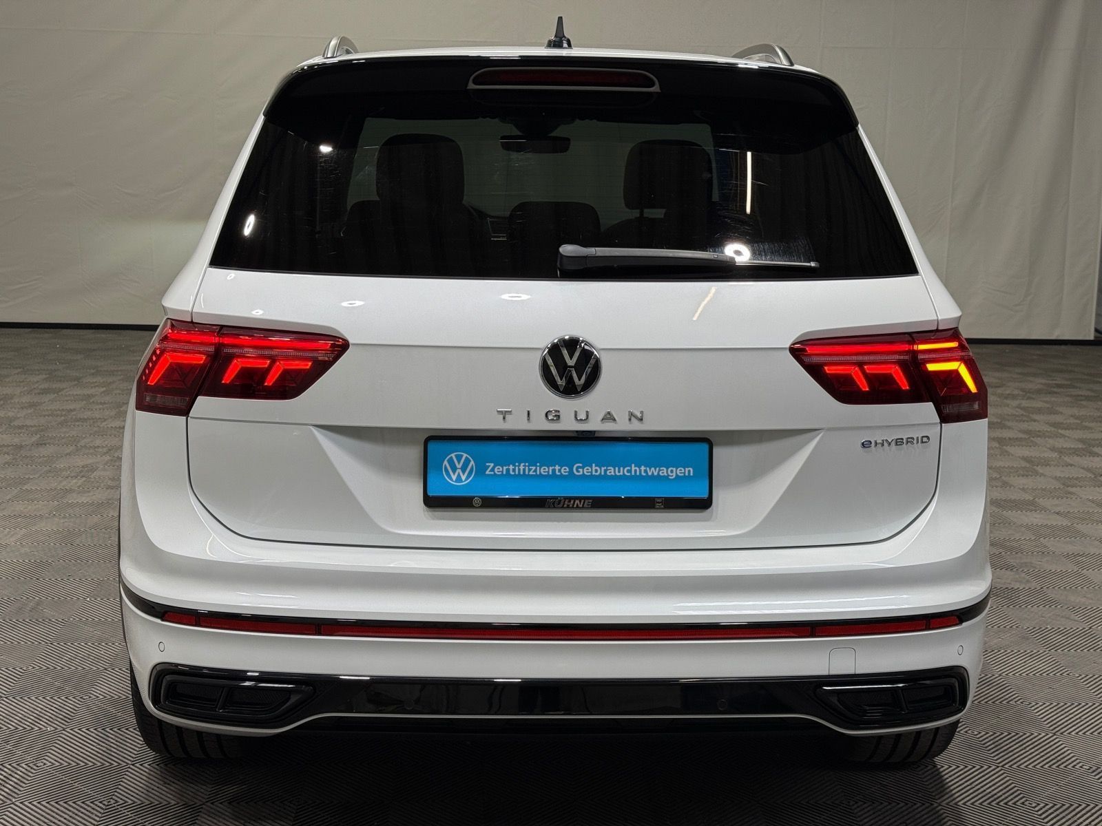 Volkswagen Tiguan R-Line 1.4 TSI eHybrid - Samsaru's Car Outlet