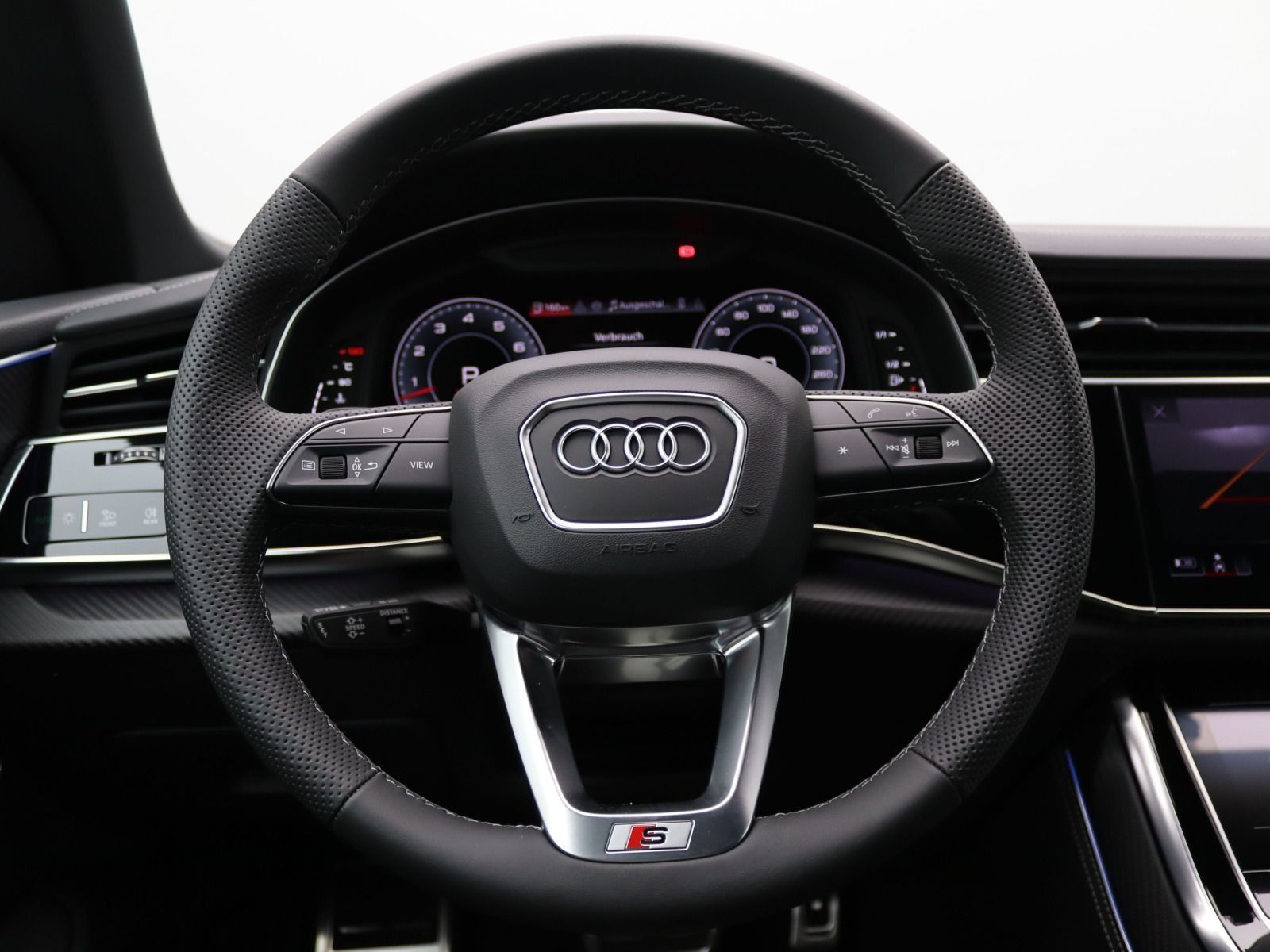 Audi Q8 S-Line 55 TFSI quattro / Pano, Laser, Standh