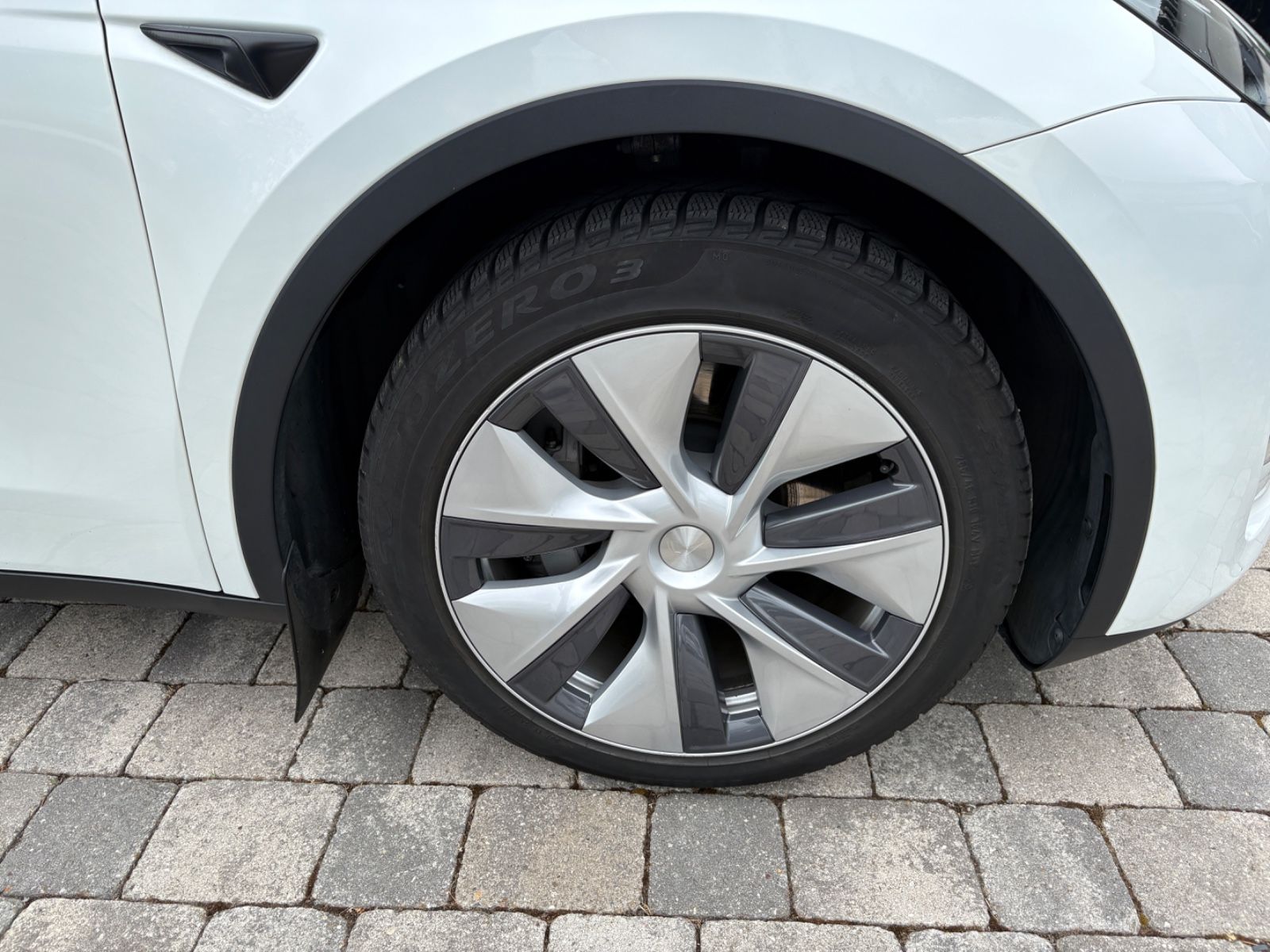Tesla Model Y Long Range Dual AWD 8 fach Alu