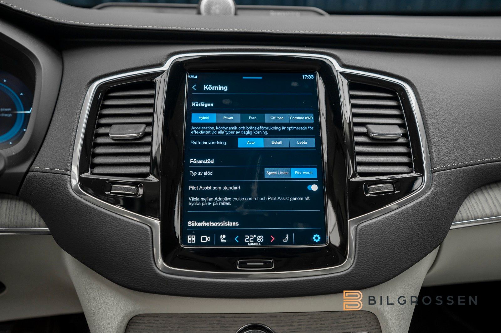 Volvo XC90 T8 Recharge Ultimate Dark B&W Pano HUD