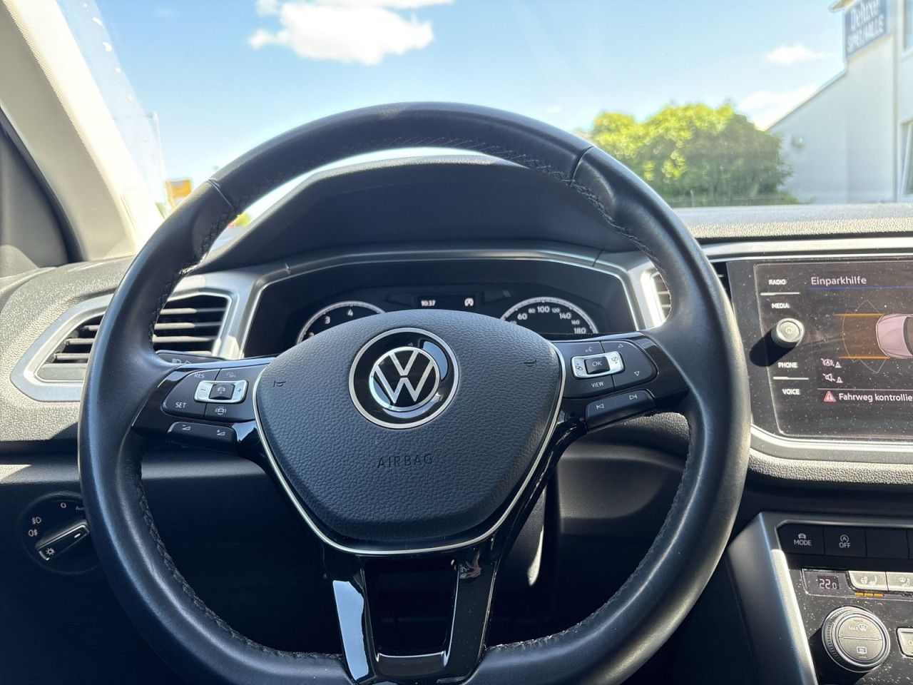 Volkswagen T-Roc 1.5 TSI Active - Samsaru's Car Outlet
