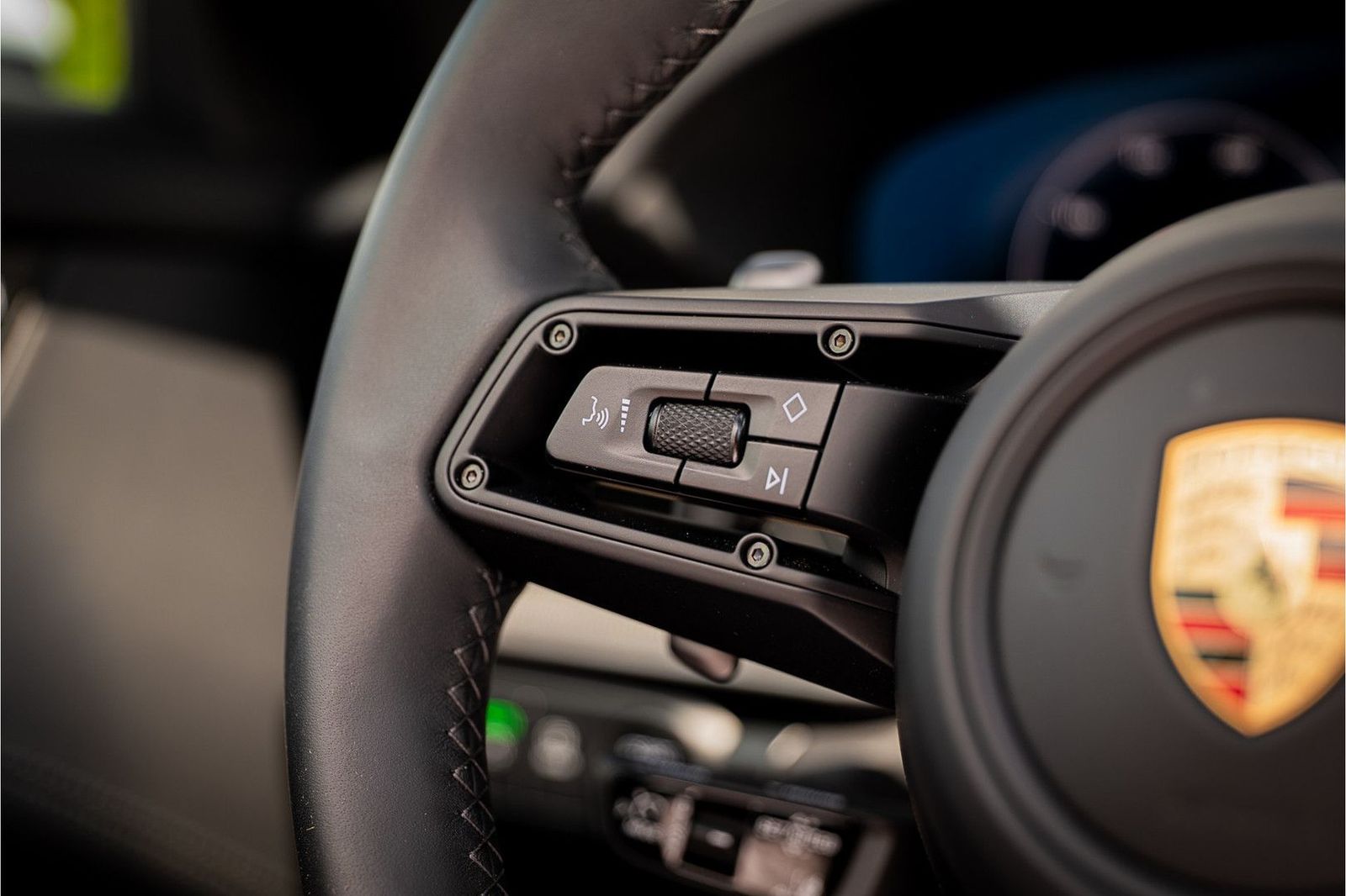 Porsche 992 Carrera S - Samsaru's Car Outlet