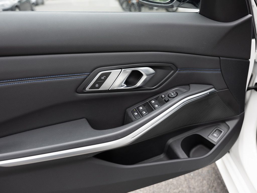 BMW 330d Touring M-Sportpaket - Samsaru's Car Outlet