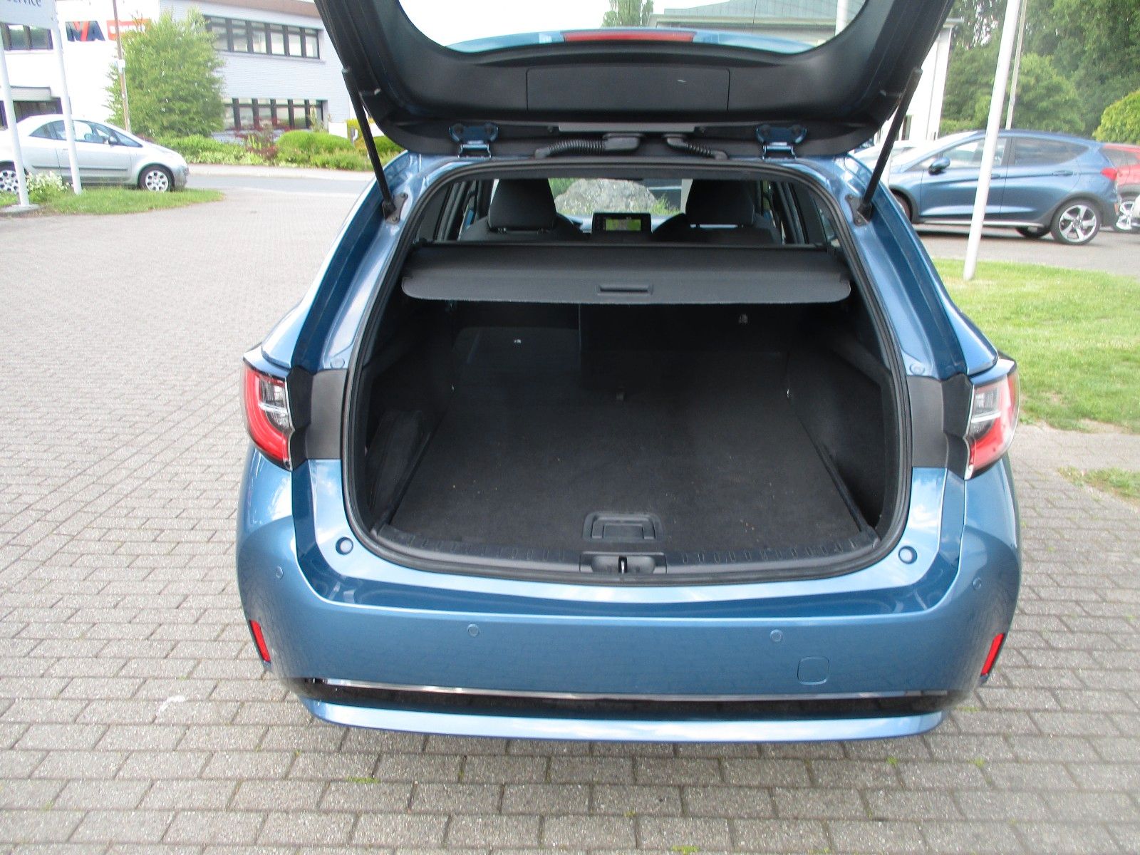Toyota Corolla 1.8 Hybrid Comfort Touring Sports - Samsaru's Car Outlet