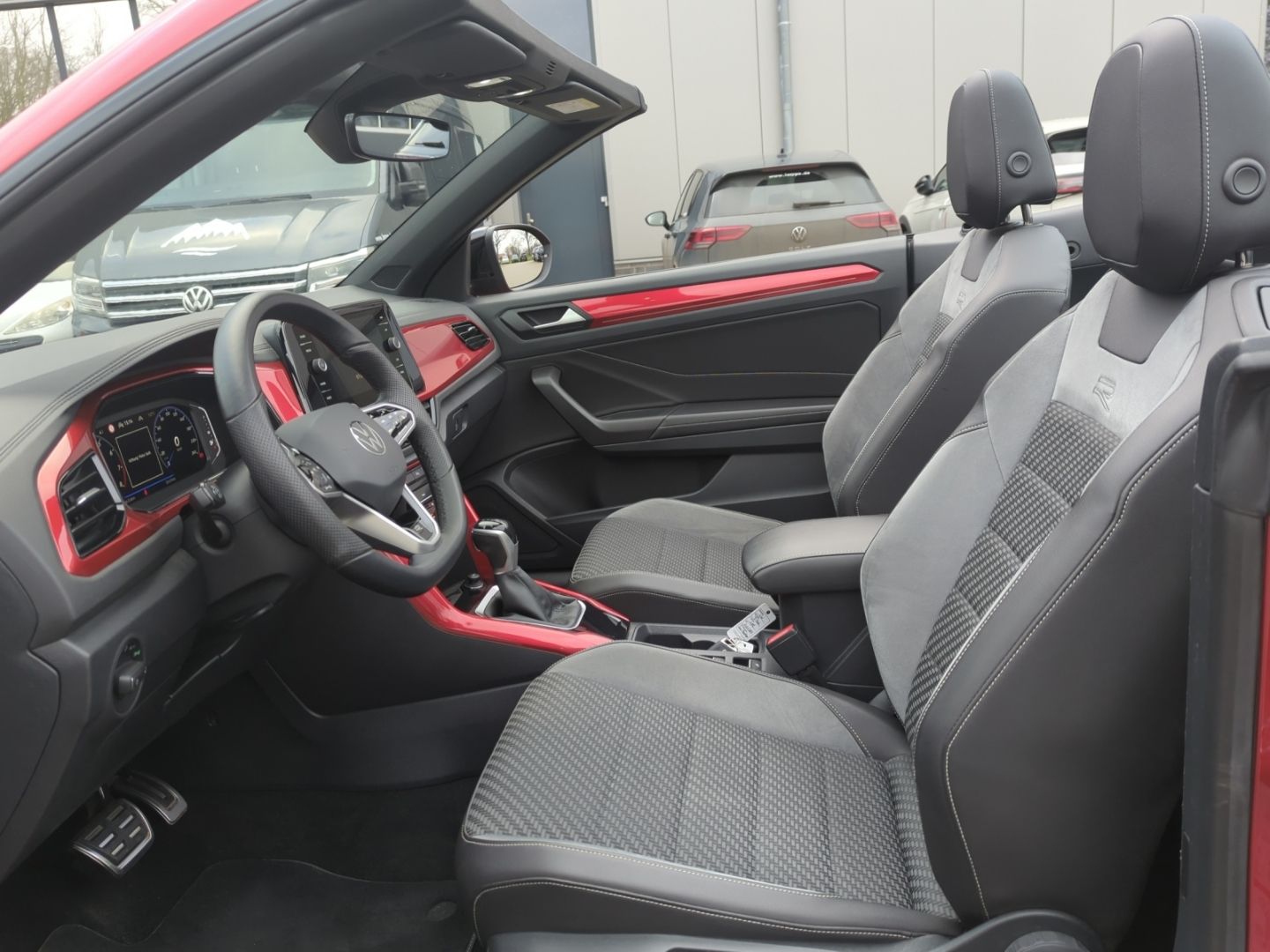 Volkswagen T-Roc R-Line 1.5 TSI DSG - Samsaru's Car Outlet