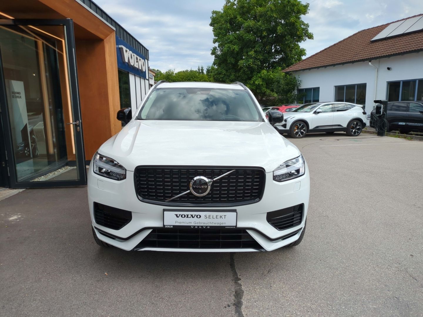 Volvo XC90 R Design Expression Recharge Plug-In Hybrid - Samsaru's Car Outlet