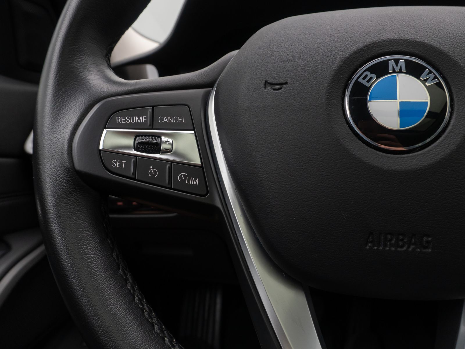 BMW 330i xD - Samsaru's Car Outlet