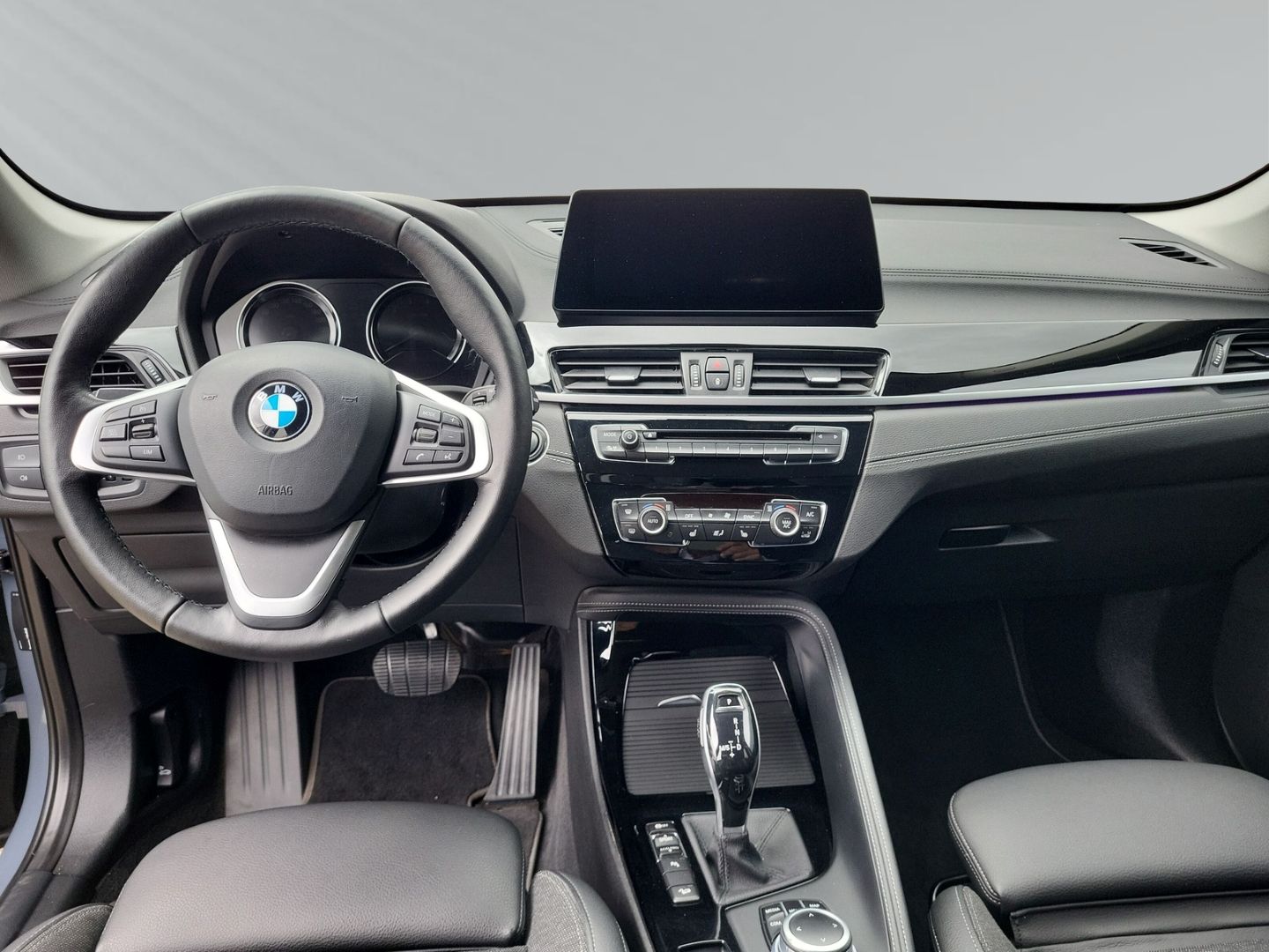 BMW X1 20i Sport Line - Samsaru's Car Outlet