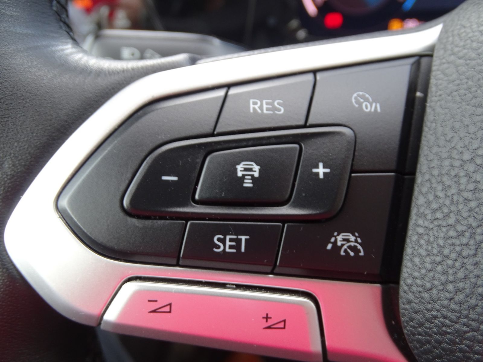Volkswagen Golf VIII 2.0 TDI Style DSG - Samsaru's Car Outlet