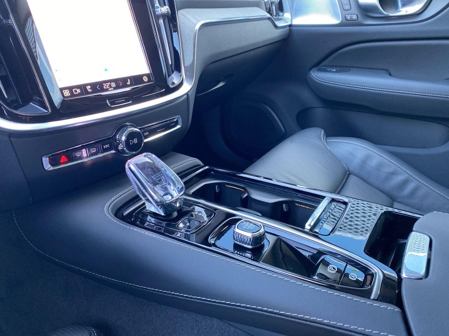 Volvo V60 T6 AWD Ultra Dark Recharge B&W HUD Pano-Dach