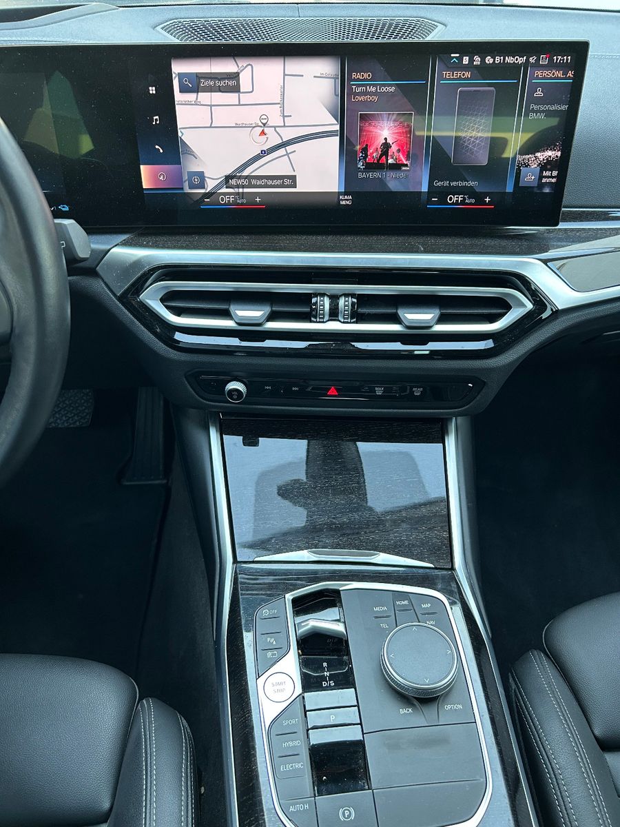 BMW 330 e xDrive,AHK,Leder,el. Sitz,Head Up,Glasdach