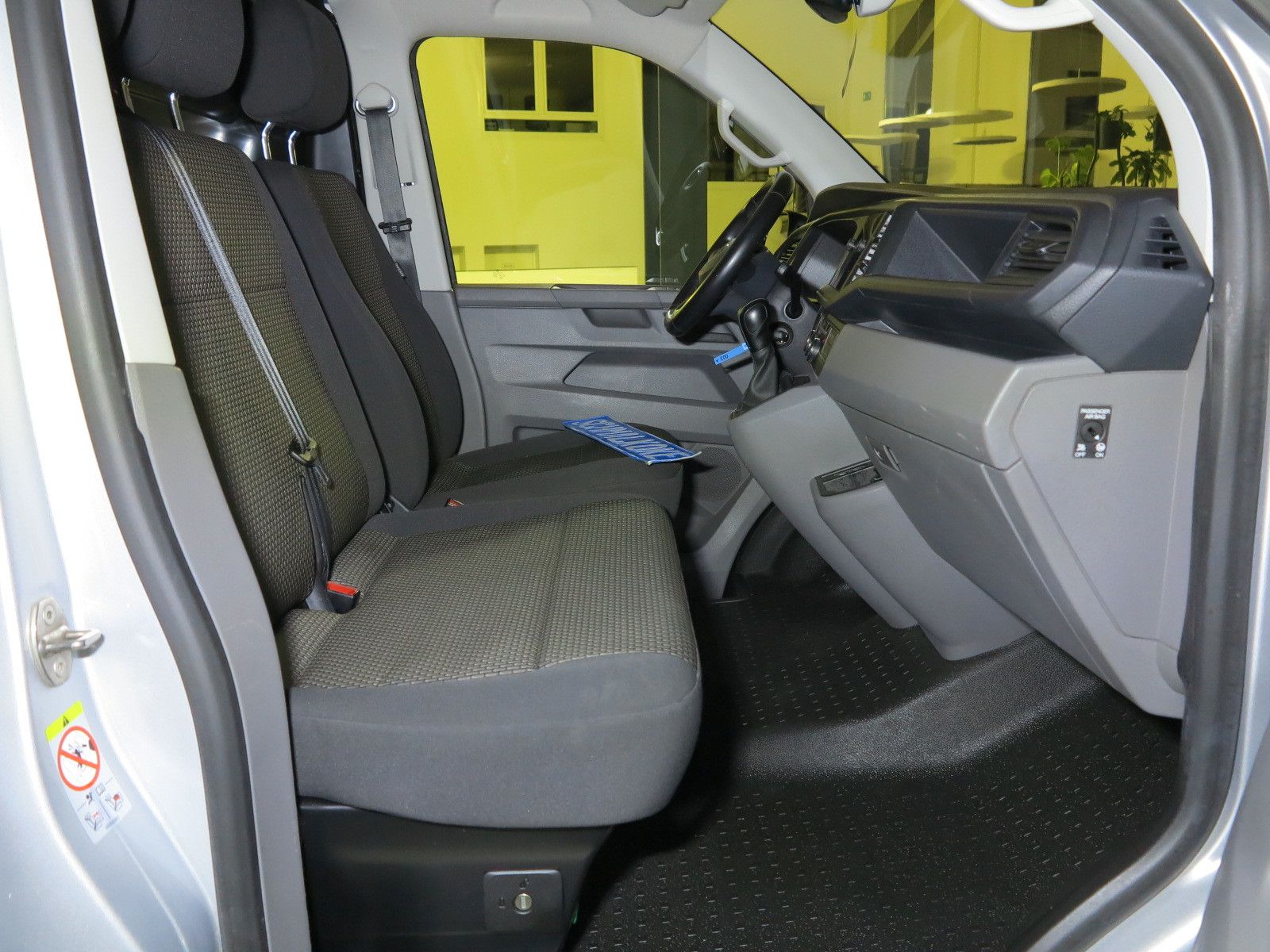 Volkswagen Transporter T6.1 TDI2.0 SCR DSG7 Lang Navi Klima