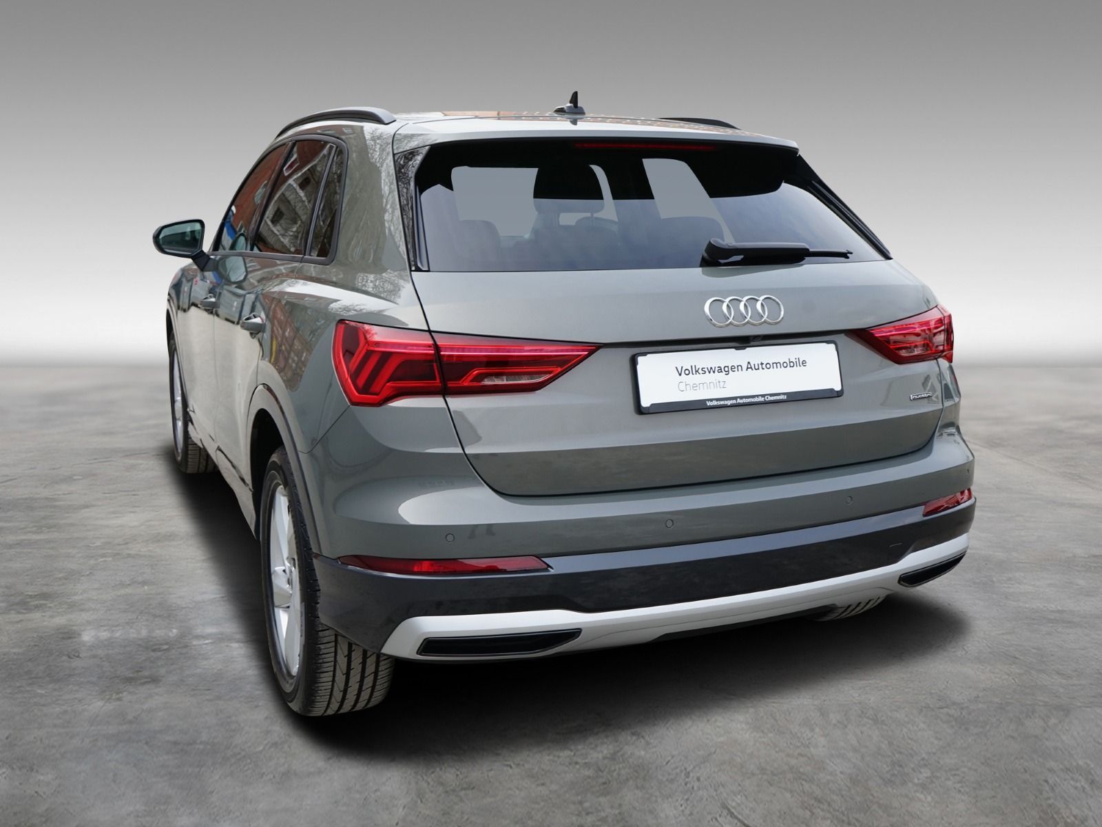Audi Q3 45 TFSI quattro advanced - Samsaru's Car Outlet