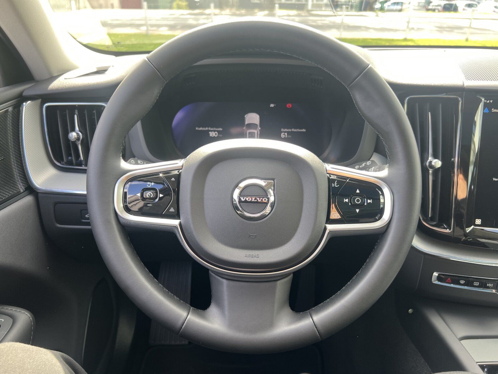 Volvo XC60 T6 Plus Dark AHK|PANO|20"|LEDER|FLED|