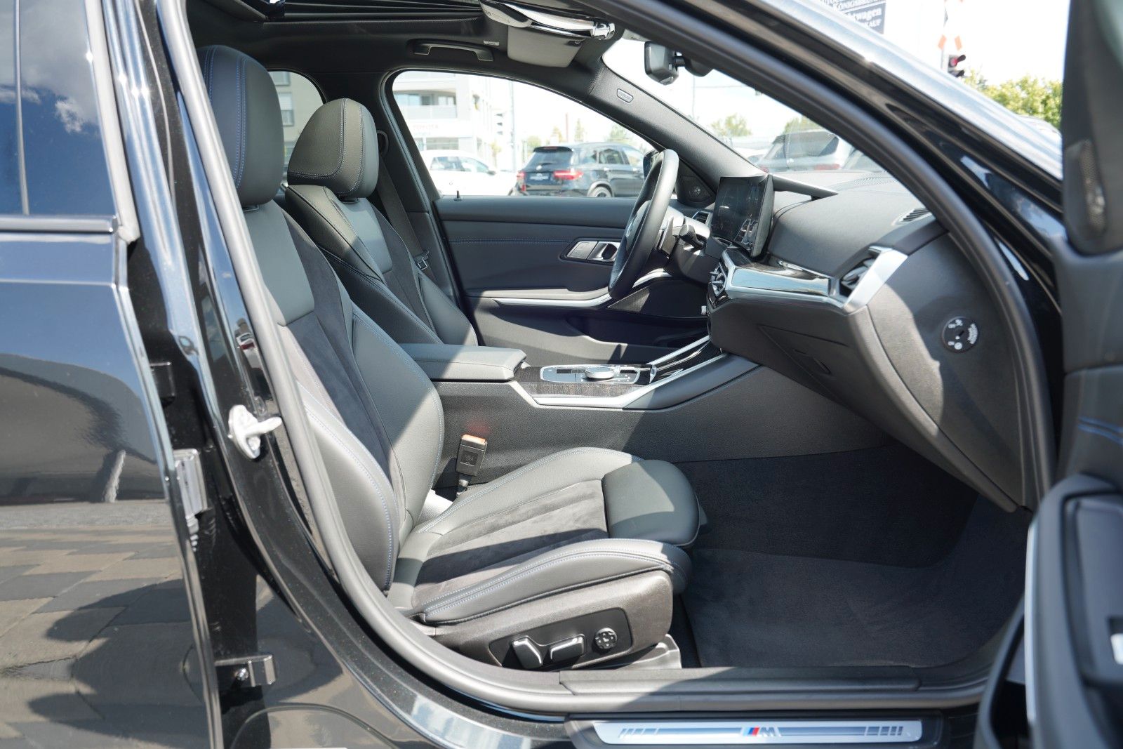 BMW 320d*xDrive*M Sport*H&K*Schiebedach*STHZ*360°*