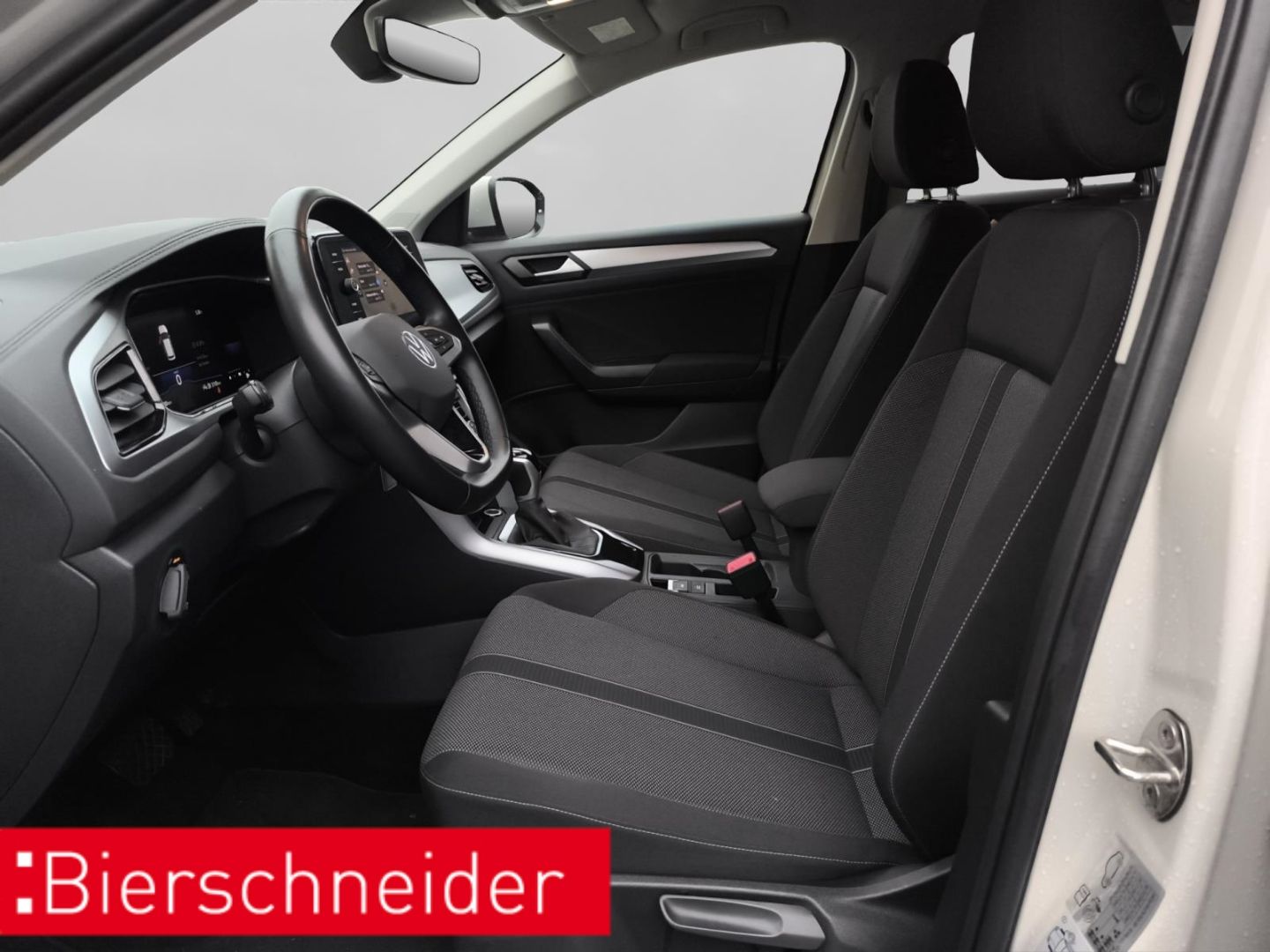 Volkswagen T-Roc 1.5 TSI DSG Life - Samsaru's Car Outlet