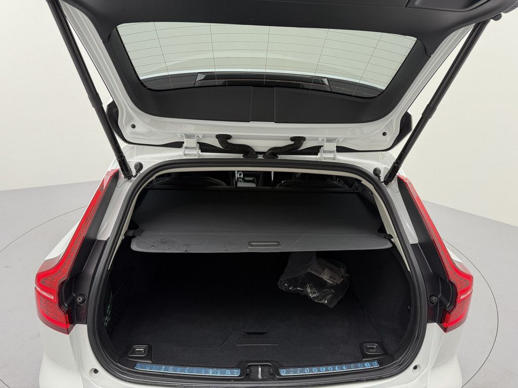 Volvo V60 T6 AWD Ultra Dark Recharge Plug-In Hybrid *A