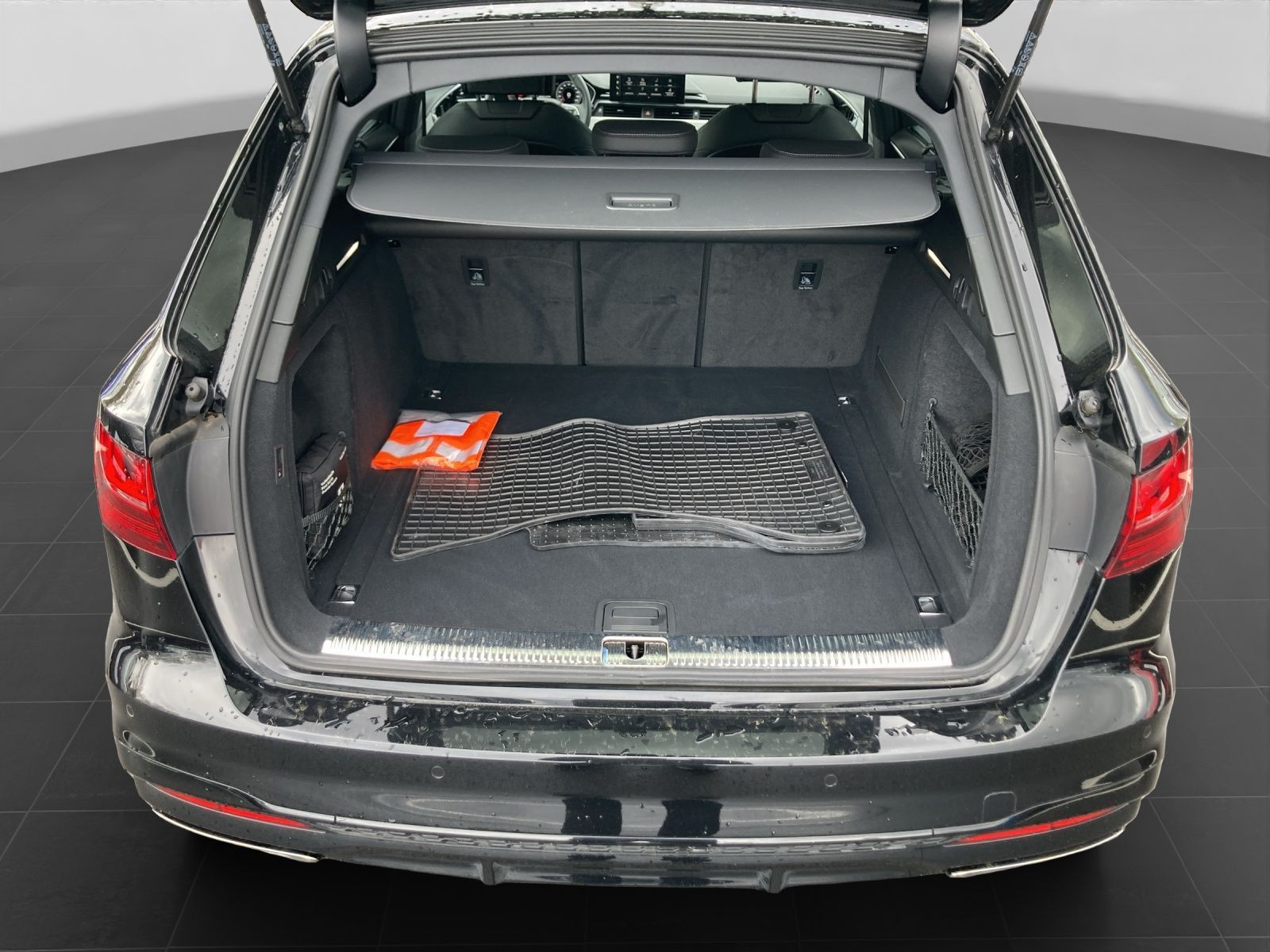 Audi A4 Avant 40 TFSI Q 2x S LINE AHK MATRXI-LED LM19