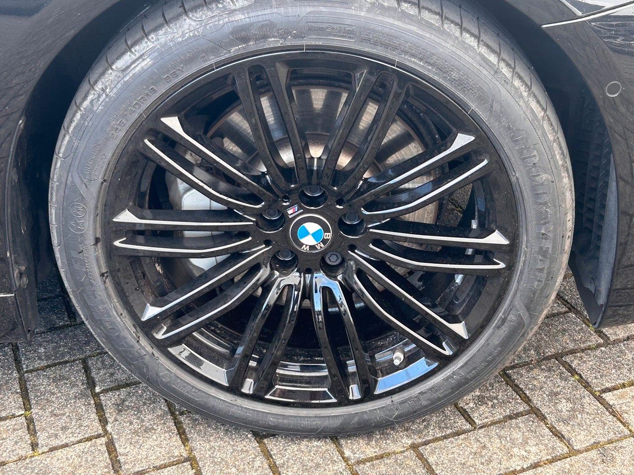BMW 530 i M Sport / Standheizung / Leder / AHK