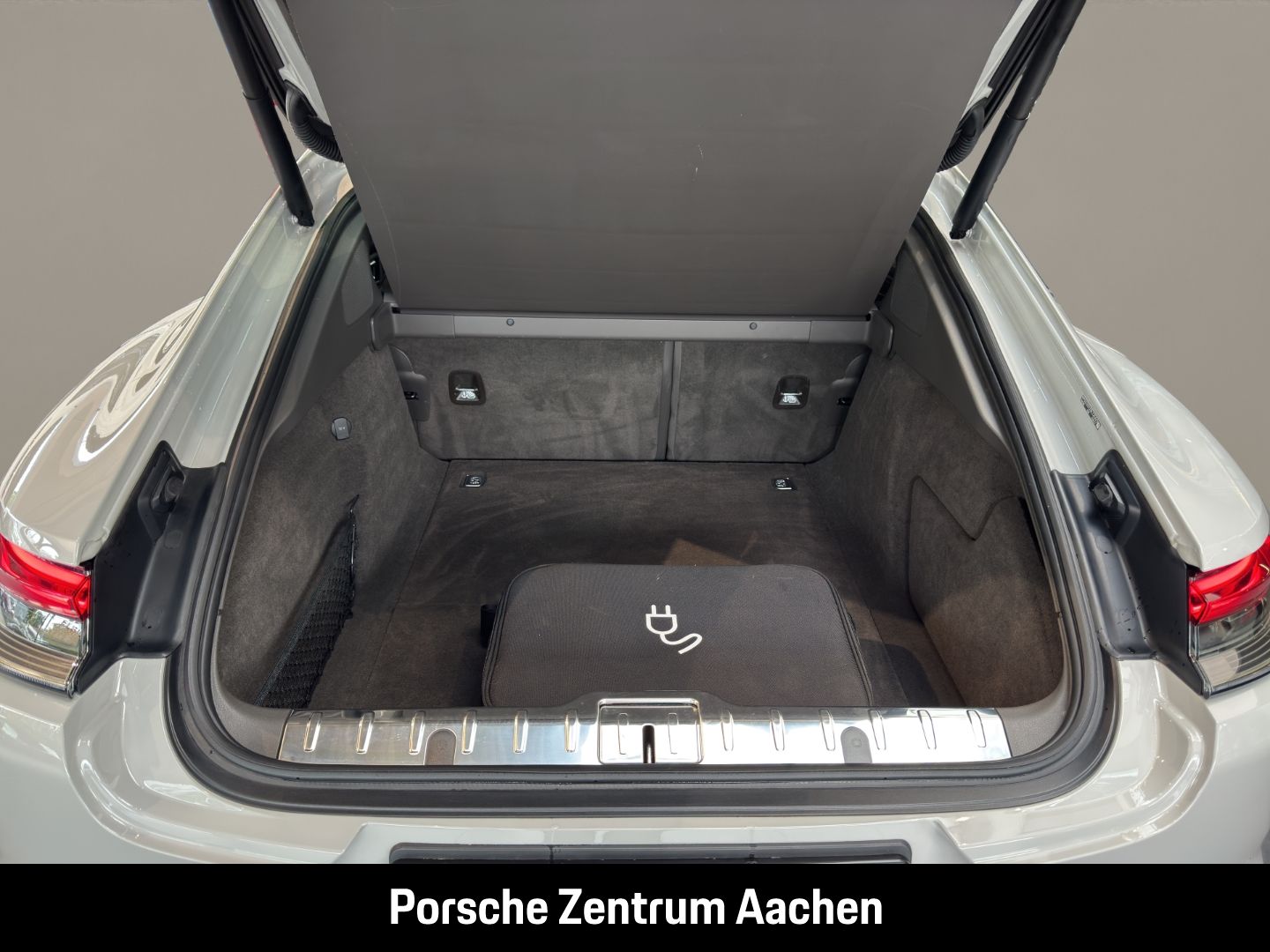 Porsche Panamera 4 E-Hybrid Surround-View Luftfederung