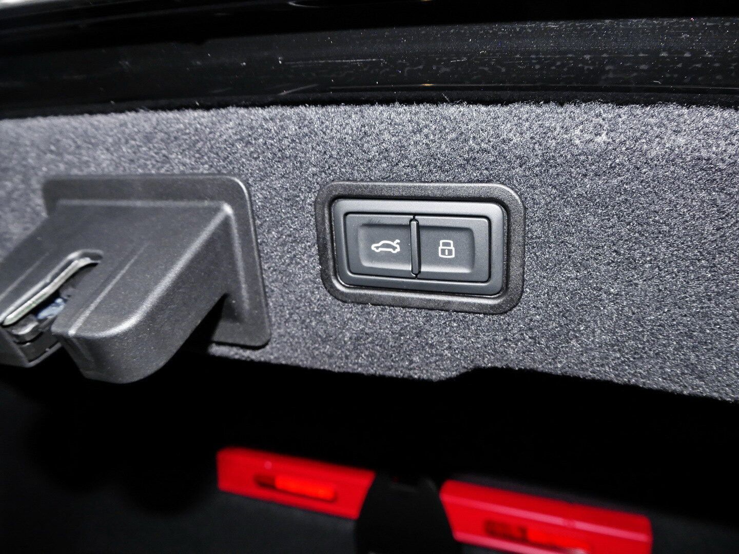 Audi A8 60 TFSI quattro S line - Samsaru's Car Outlet