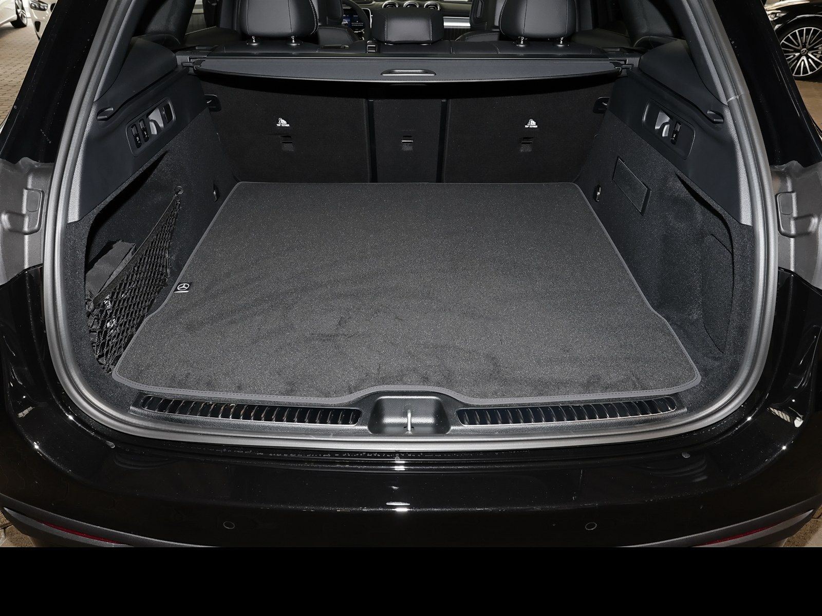 Mercedes-Benz GLC 300 d 4M AMG Multikontursit+Standhz+AHK+Pano