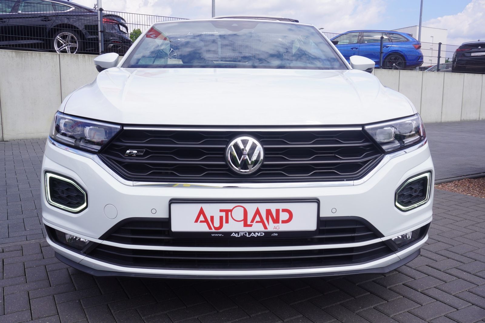 Volkswagen T-Roc 1.5 TSI R-Line - Samsaru's Car Outlet